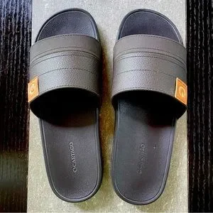 Cartago | Shoes | Cartago Sandals Slippers Size 2 | Poshmark display picture 1